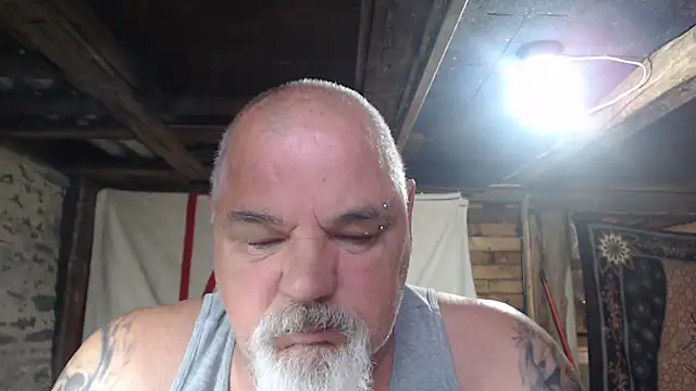 Newfiesausage1972 online show from 05-24-26, 01:05