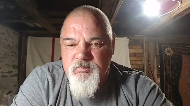 Newfiesausage1972 online show from 05-30-26, 08:11