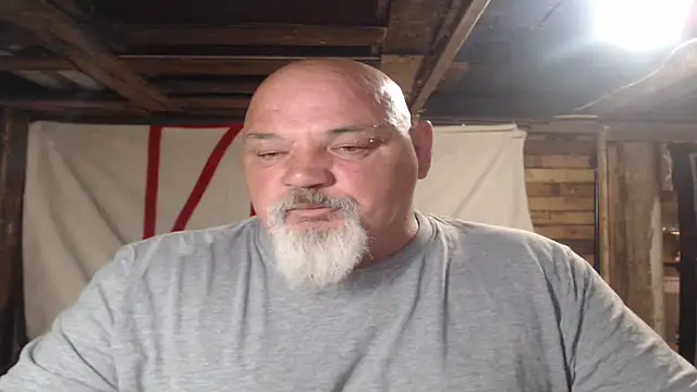 Newfiesausage1972 online show from 05-31-26, 10:55
