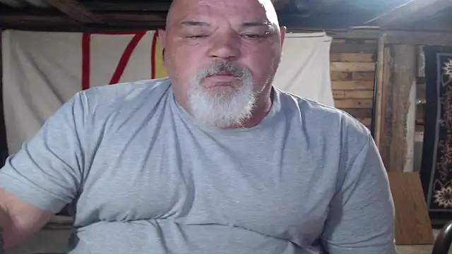 Newfiesausage1972 online show from 06-07-26, 09:46