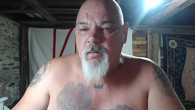 Newfiesausage1972 online show from 06-15-26, 09:11