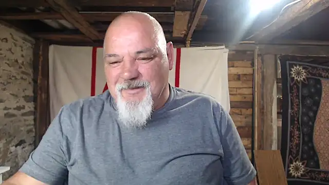 Newfiesausage1972 online show from 06-16-26, 10:18
