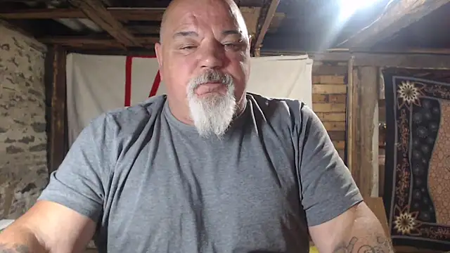 Newfiesausage1972 online show from 06-17-26, 09:12