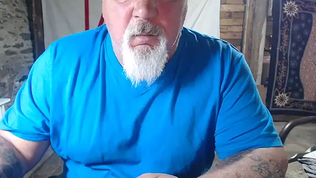Newfiesausage1972 online show from 06-20-26, 07:44