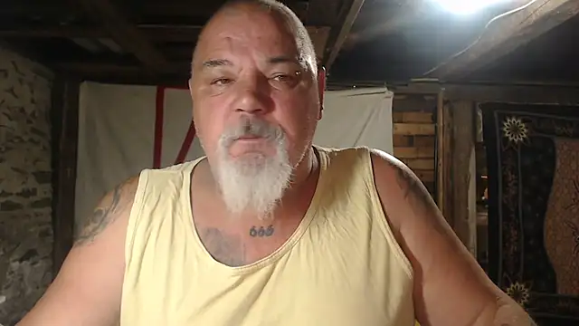 Newfiesausage1972 online show from 06-23-26, 08:01