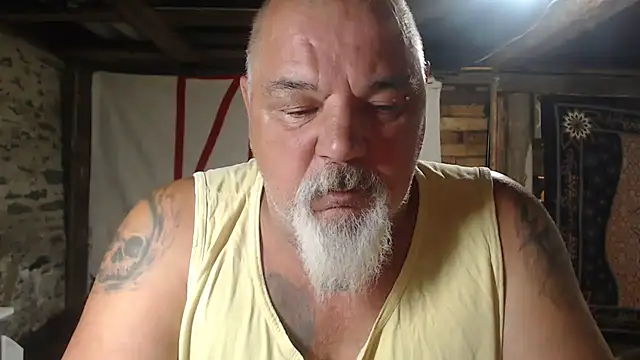 Newfiesausage1972 online show from 06-24-26, 08:46