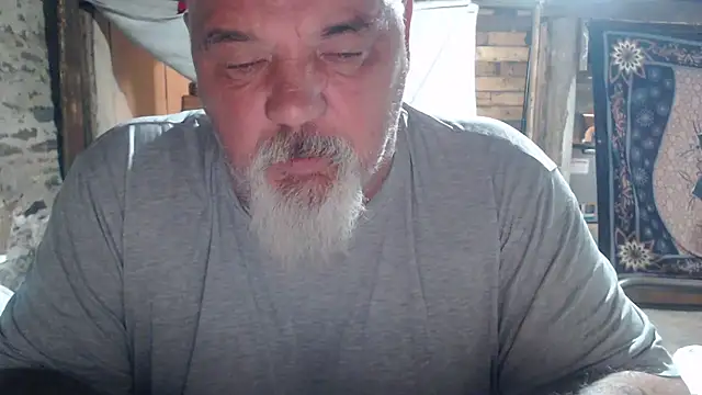 Newfiesausage1972 online show from 07-11-26, 09:12