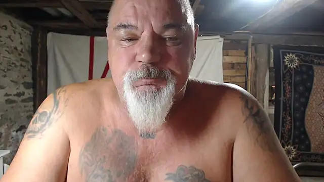Newfiesausage1972 online show from 07-19-26, 08:40