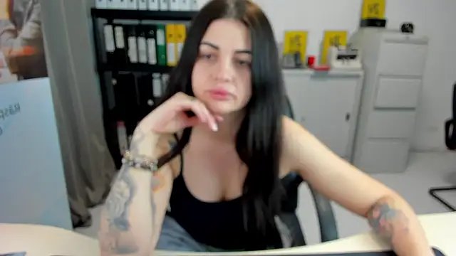 Snapshot of TiffanySweet chatting on 12-20-24, 07:28 TiffanySweet online show from 12-20-24, 07:28