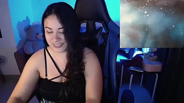 Snapshot of LauraHawkes chatting on 03-01-25, 01:22 LauraHawkes online show from 03-01-25, 01:22