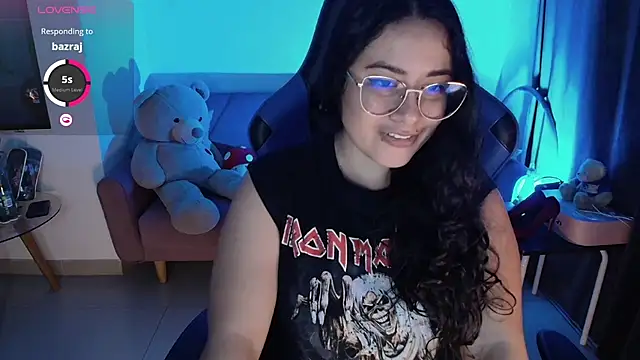 Snapshot of LauraHawkes chatting on 03-08-25, 04:34 LauraHawkes online show from 03-08-25, 04:34