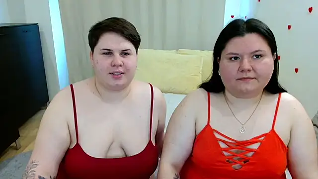 Snapshot of BeckyAndHellen chatting on 06-16-26, 11:02 BeckyAndHellen online show from 06-16-26, 11:02