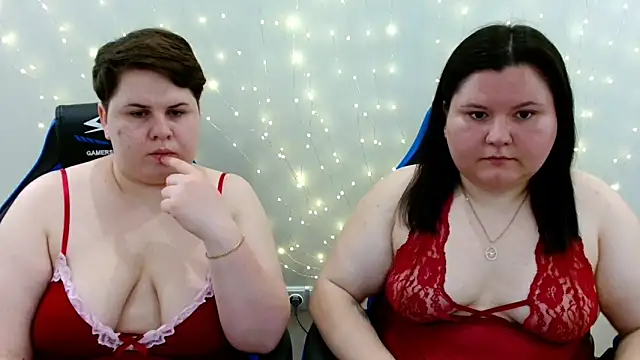 Snapshot of BeckyAndHellen chatting on 06-17-26, 10:17 BeckyAndHellen online show from 06-17-26, 10:17