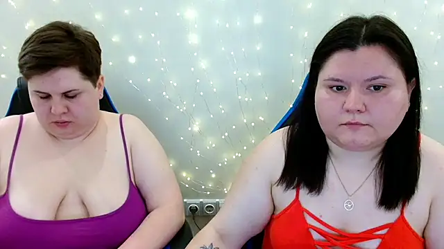 Snapshot of BeckyAndHellen chatting on 06-21-26, 09:12 BeckyAndHellen online show from 06-21-26, 09:12