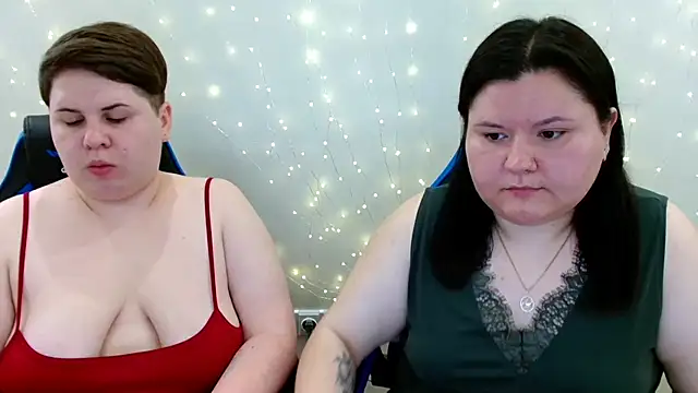 Snapshot of BeckyAndHellen chatting on 06-27-26, 09:03 BeckyAndHellen online show from 06-27-26, 09:03
