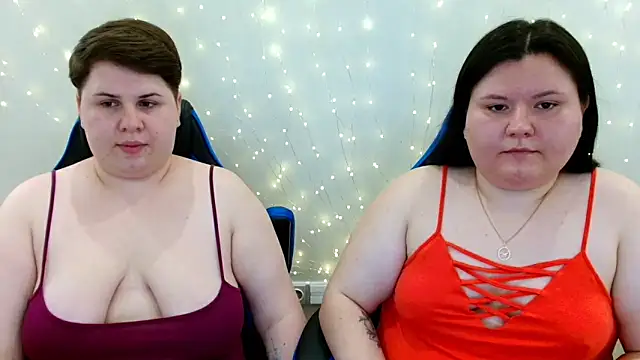Snapshot of BeckyAndHellen chatting on 06-28-26, 10:32 BeckyAndHellen online show from 06-28-26, 10:32