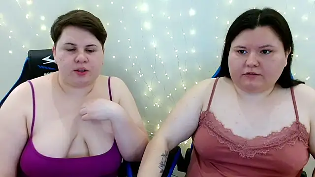 Snapshot of BeckyAndHellen chatting on 06-29-26, 08:09 BeckyAndHellen online show from 06-29-26, 08:09