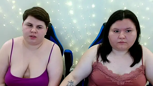 Snapshot of BeckyAndHellen chatting on 06-29-26, 10:15 BeckyAndHellen online show from 06-29-26, 10:15