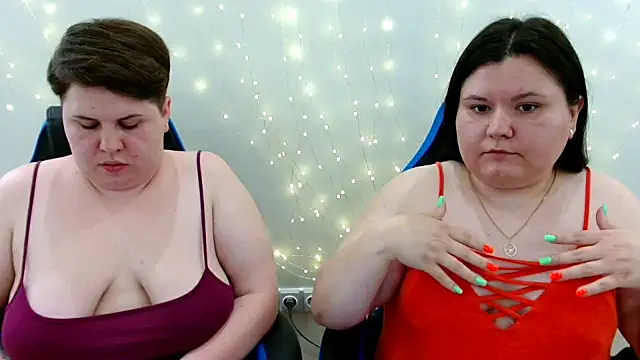 Snapshot of BeckyAndHellen chatting on 07-01-26, 02:51 BeckyAndHellen online show from 07-01-26, 02:51
