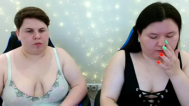 Snapshot of BeckyAndHellen chatting on 07-03-26, 08:10 BeckyAndHellen online show from 07-03-26, 08:10