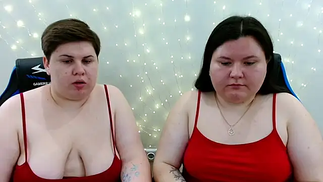 Snapshot of BeckyAndHellen chatting on 07-18-26, 07:45 BeckyAndHellen online show from 07-18-26, 07:45
