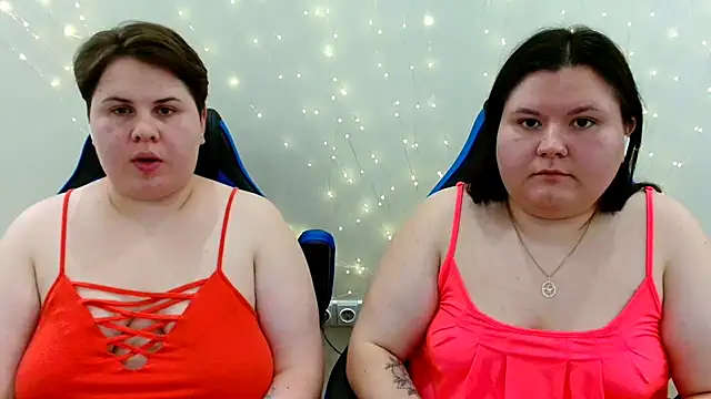 Snapshot of BeckyAndHellen chatting on 07-22-26, 10:34 BeckyAndHellen online show from 07-22-26, 10:34