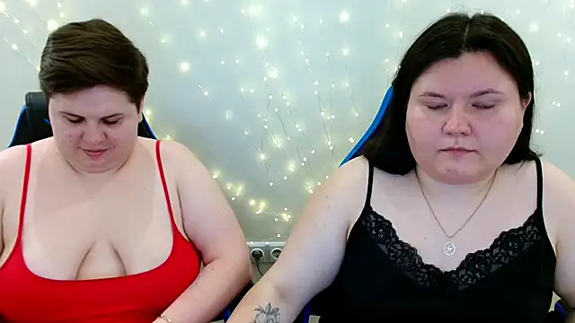 Snapshot of BeckyAndHellen chatting on 07-23-26, 12:25 BeckyAndHellen online show from 07-23-26, 12:25