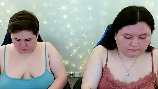 Snapshot of BeckyAndHellen chatting on 07-28-26, 08:54 BeckyAndHellen online show from 07-28-26, 08:54