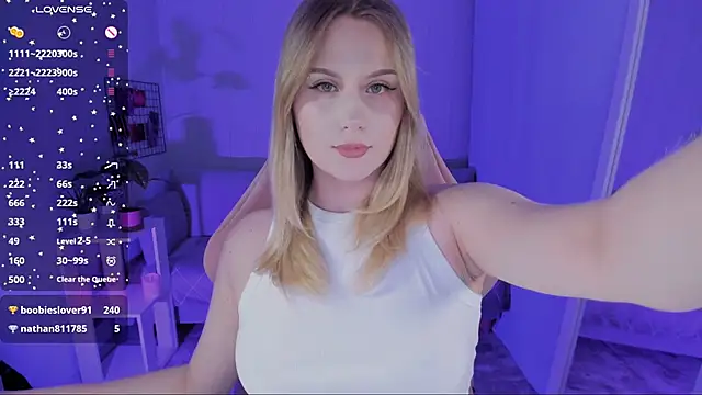 Snapshot of Honey_blonde chatting on 03-30-26, 10:55 Honey blonde online show from 03-30-26, 10:55