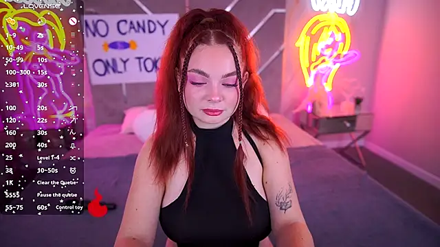 Snapshot of CarolinaDia chatting on 10-31-25, 08:21 CarolinaDia online show from 10-31-25, 08:21