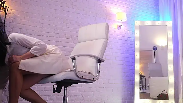 Nylon Legs online show from 01-16-26, 10:03