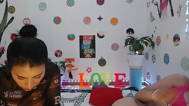 Snapshot of Yaumiko chatting on 01-10-25, 12:27 Yaumiko online show from 01-10-25, 12:27