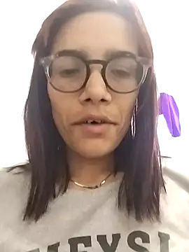 Snapshot of Yaumiko chatting on 01-18-25, 01:40 Yaumiko online show from 01-18-25, 01:40