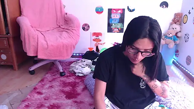 Snapshot of Yaumiko chatting on 03-09-25, 04:22 Yaumiko online show from 03-09-25, 04:22