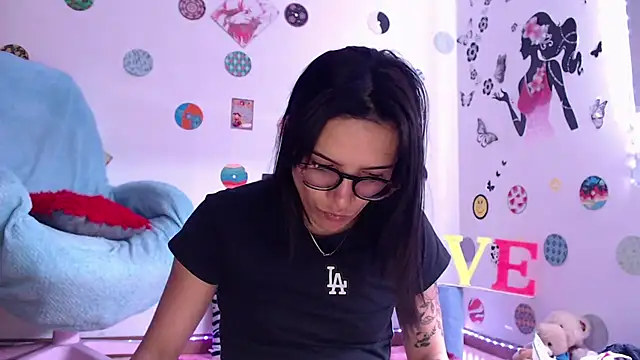 Snapshot of Yaumiko chatting on 03-18-25, 01:31 Yaumiko online show from 03-18-25, 01:31