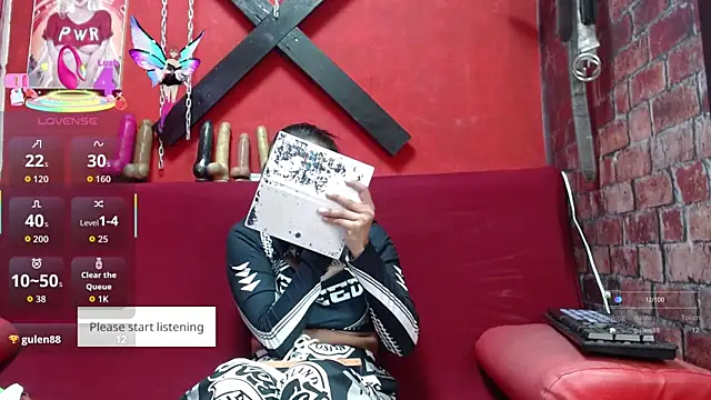 Snapshot of Yaumiko chatting on 09-12-25, 04:40 Yaumiko online show from 09-12-25, 04:40