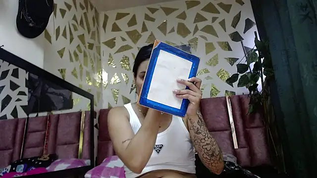 Snapshot of Yaumiko chatting on 10-07-25, 11:40 Yaumiko online show from 10-07-25, 11:40