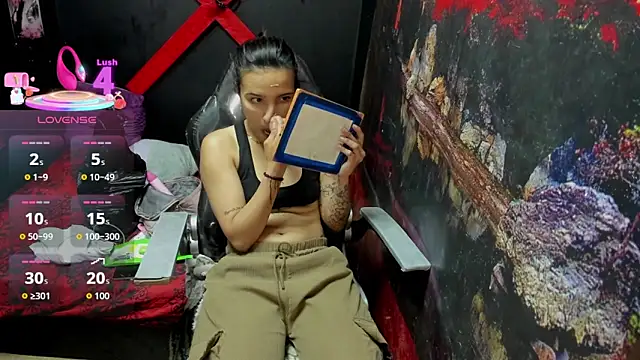 Snapshot of Yaumiko chatting on 11-06-25, 11:44 Yaumiko online show from 11-06-25, 11:44