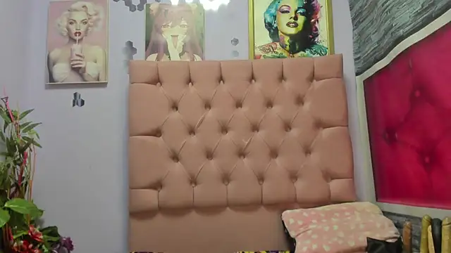 Snapshot of Yaumiko chatting on 11-14-25, 12:48 Yaumiko online show from 11-14-25, 12:48