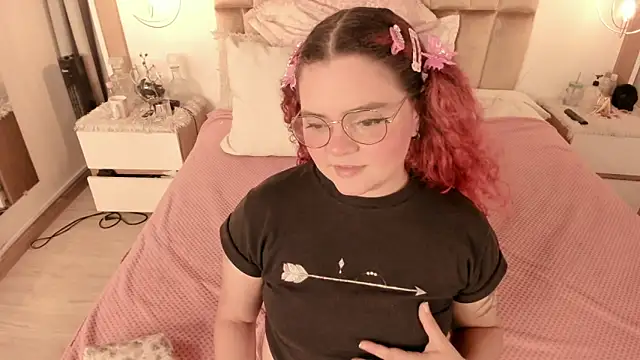 Twwiiggy online show from 03-18-25, 08:04