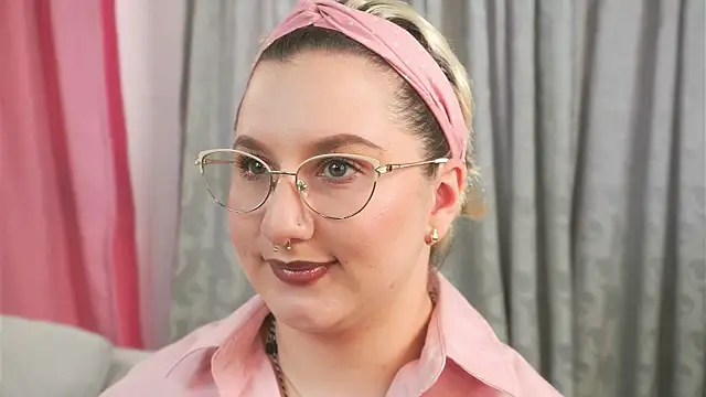 Ximenna Cruz online show from 04-01-26, 07:11