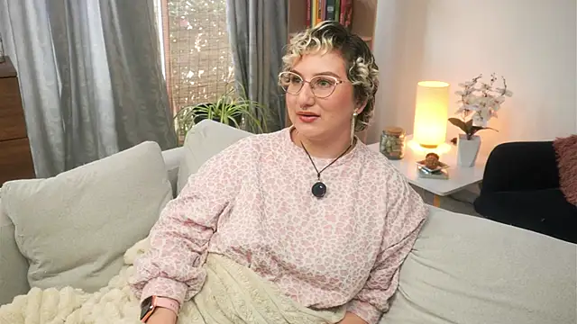 Ximenna Cruz online show from 04-14-26, 07:31