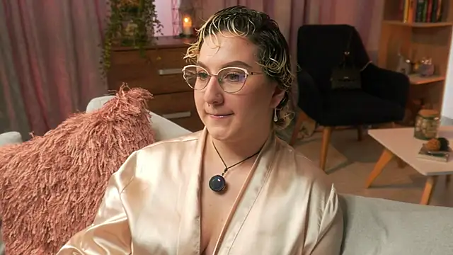 Ximenna Cruz online show from 04-23-26, 08:11