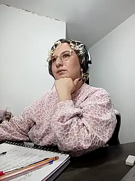 Ximenna Cruz online show from 04-29-26, 12:37