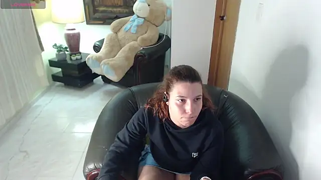 Snapshot of alexia_87 chatting on 05-30-26, 02:19 alexia 87 online show from 05-30-26, 02:19