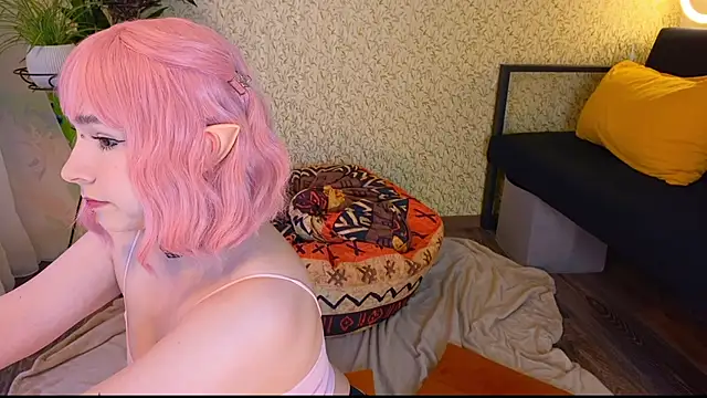 Snapshot of EmmyAmbros chatting on 10-23-25, 11:35 EmmyAmbros online show from 10-23-25, 11:35