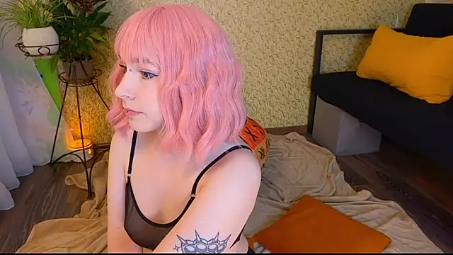 Snapshot of EmmyAmbros chatting on 11-02-25, 12:02 EmmyAmbros online show from 11-02-25, 12:02