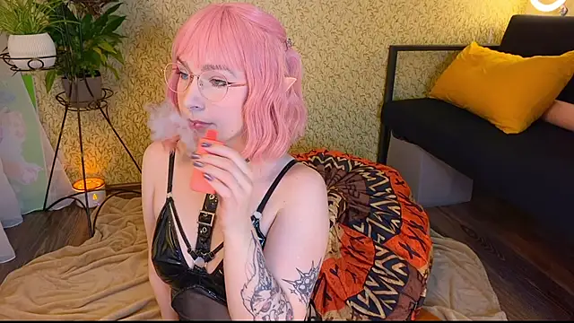 Snapshot of EmmyAmbros chatting on 11-08-25, 12:22 EmmyAmbros online show from 11-08-25, 12:22