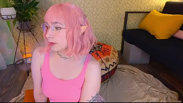 Snapshot of EmmyAmbros chatting on 11-10-25, 06:29 EmmyAmbros online show from 11-10-25, 06:29