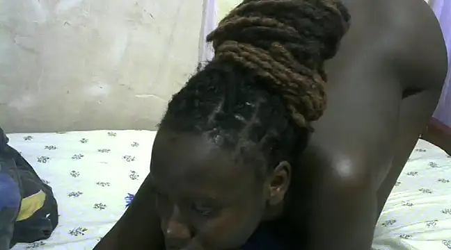 Snapshot of sexy_butty_ chatting on 12-13-24, 07:43 sexy butty online show from 12-13-24, 07:43